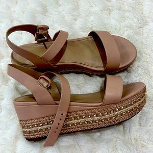 Versatile color and comfort in these Aldo sandals!